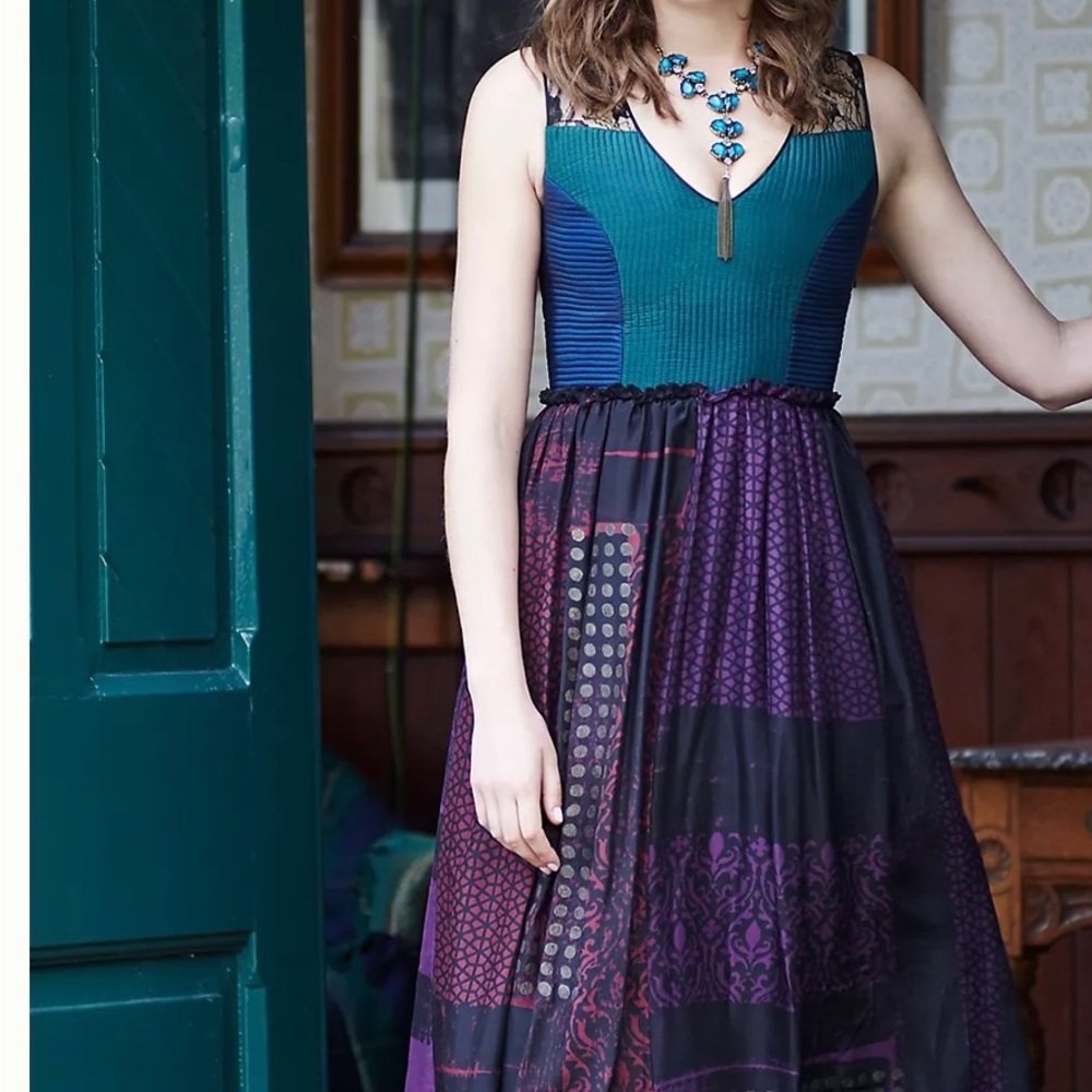 Montage Midi Dress.  Size:4